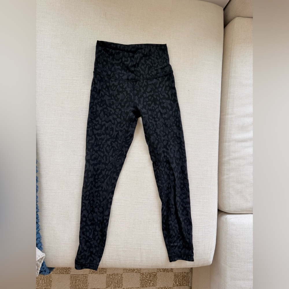 Lululemon leopard print high waisted ankle length leggings 25” size 6